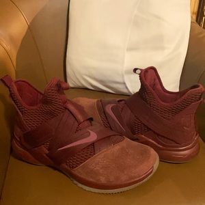 Nike Lebron Soldier 12